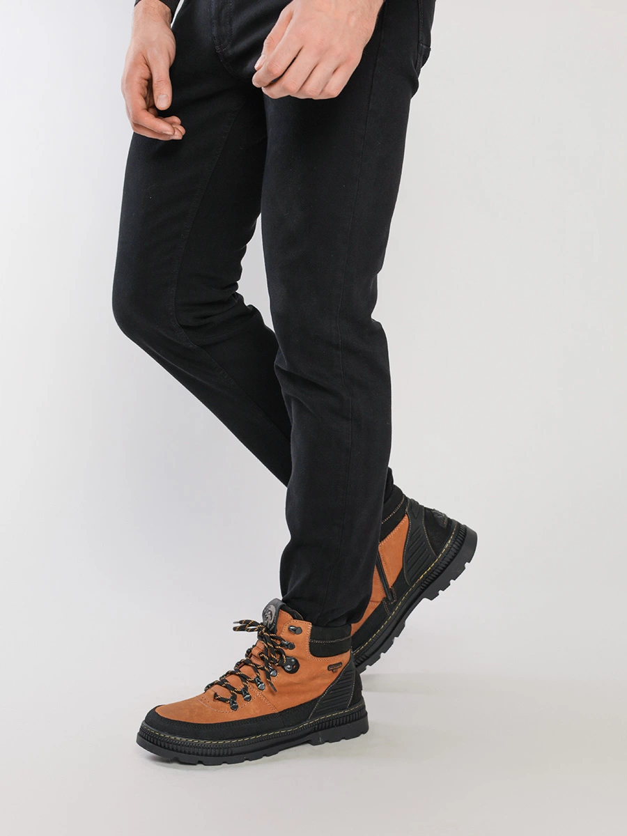 Ботинки комбинированные коричневого цвета на низком каблуке
